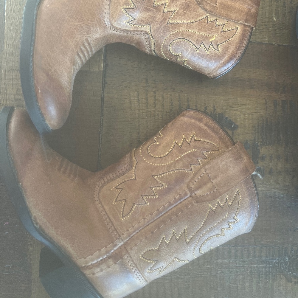 Coy boy boots
